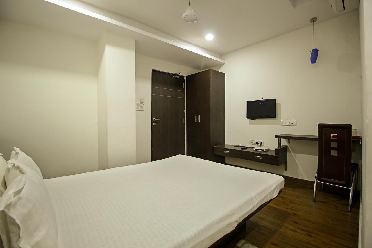 New Rajdhani Hotel ヴァドーダラー エクステリア 写真