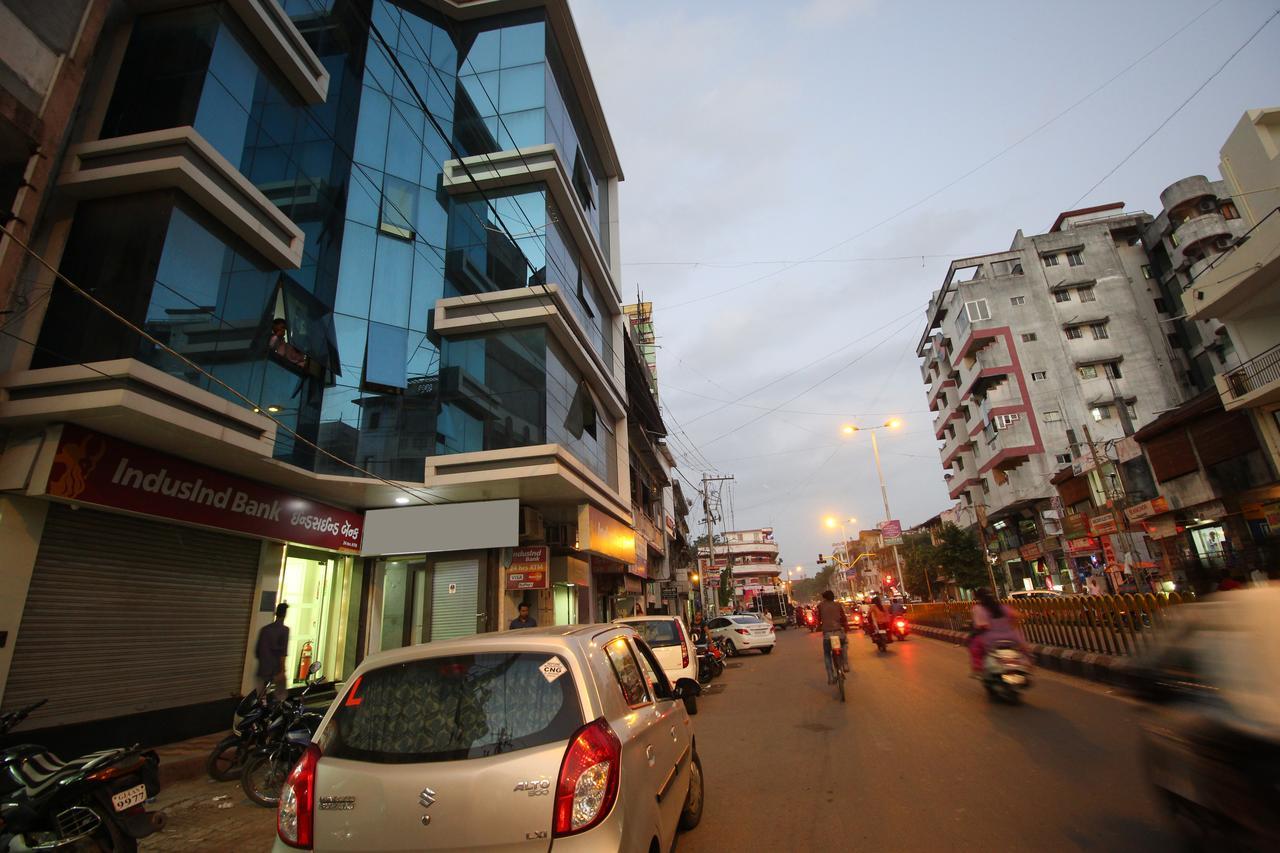 New Rajdhani Hotel ヴァドーダラー エクステリア 写真