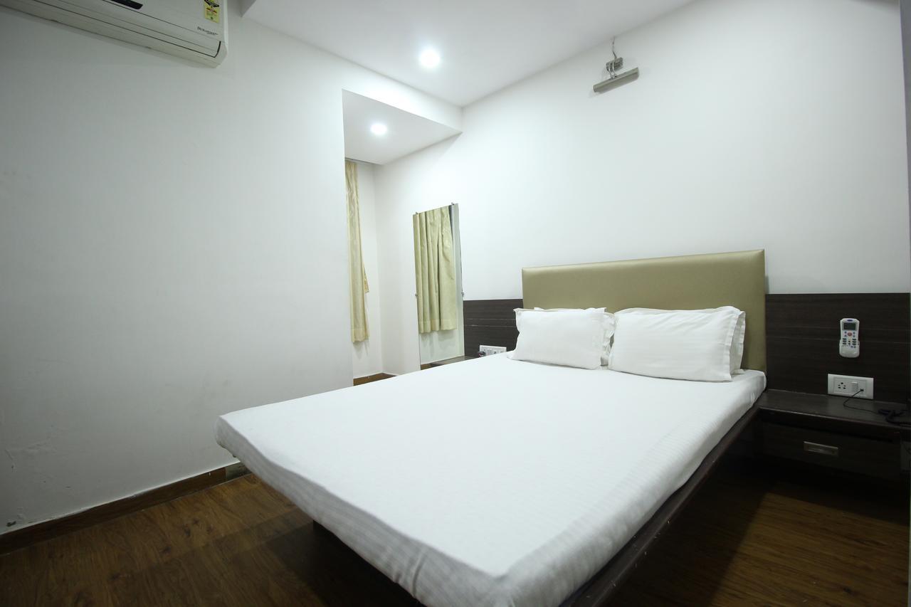 New Rajdhani Hotel ヴァドーダラー エクステリア 写真