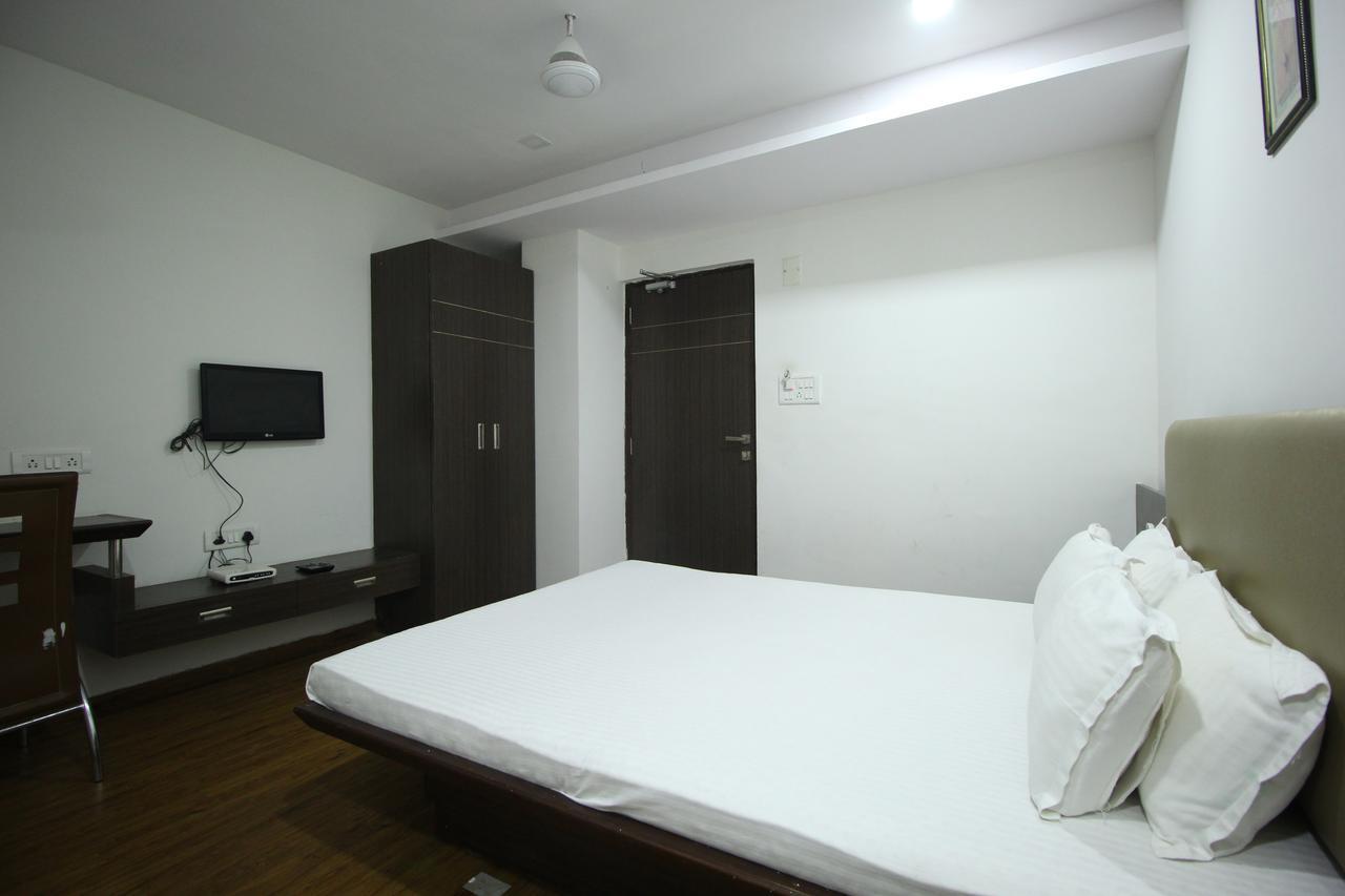 New Rajdhani Hotel ヴァドーダラー エクステリア 写真