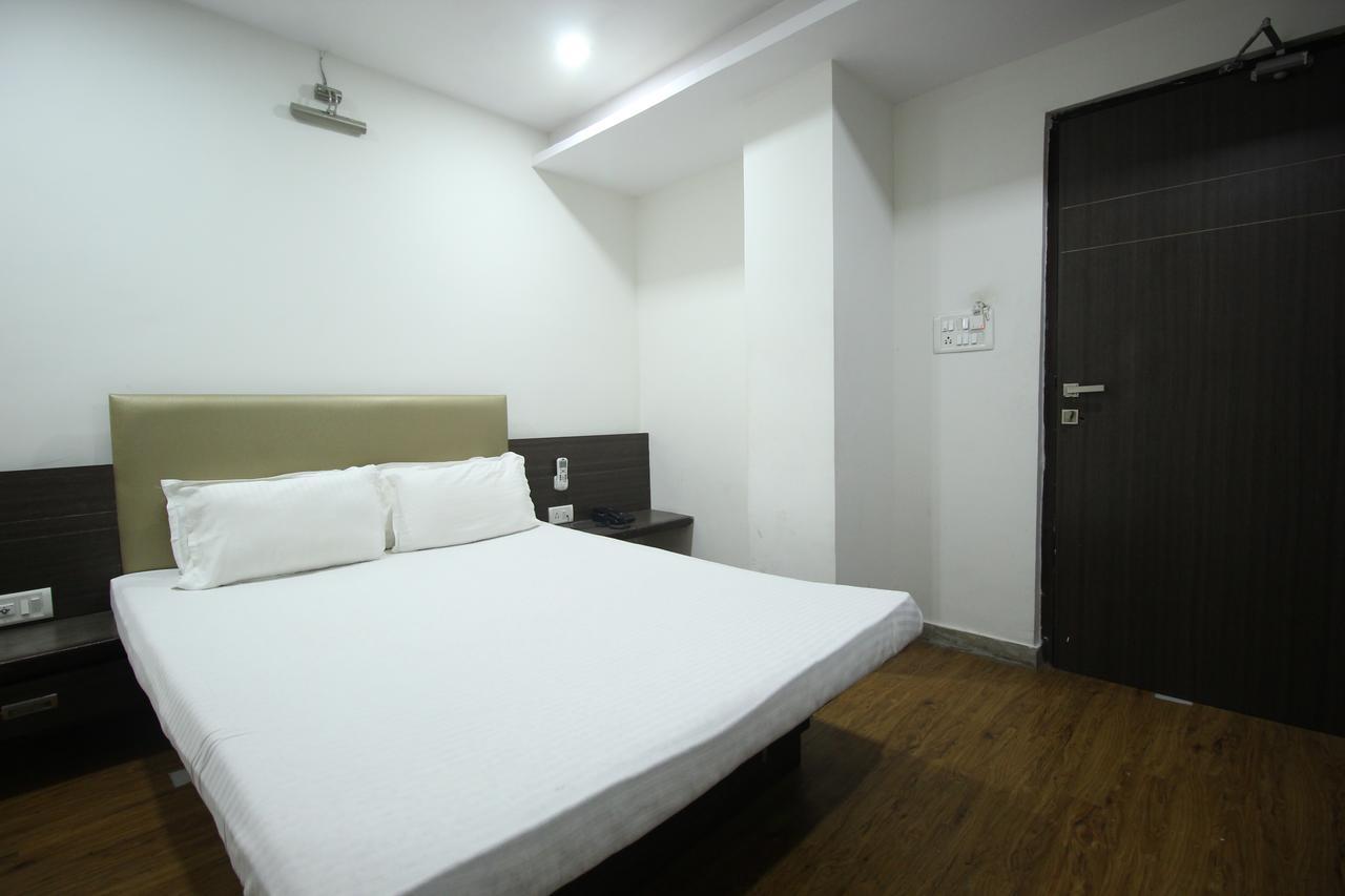 New Rajdhani Hotel ヴァドーダラー エクステリア 写真